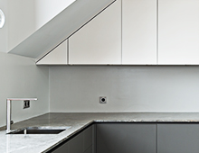 Wohnung Auguststrasse – Küche, Bad & Einbauschränke, Stahlmöbel, Oberflächen